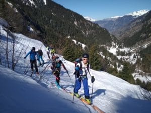 Montée dans les Alpes en ski de rando